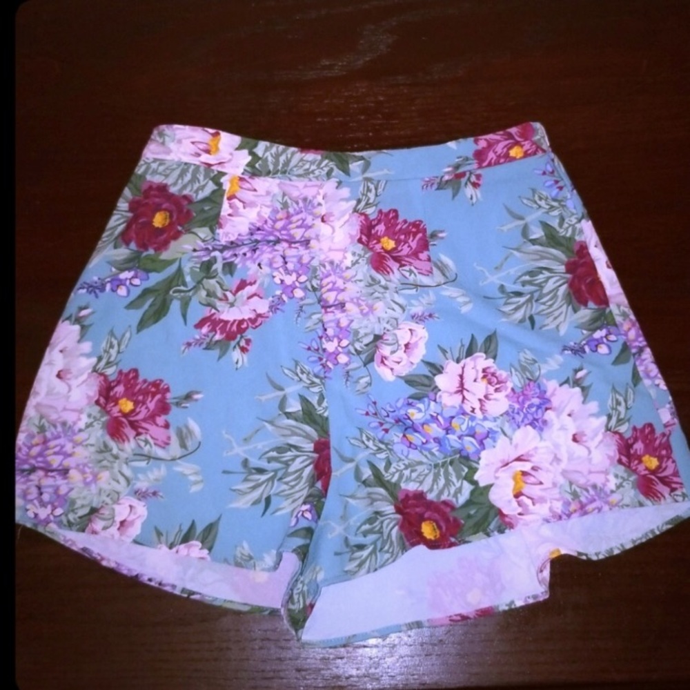 Show me your mumu blue floral shorts